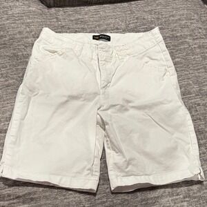 Lee women's regular fit mid rise  Crisp White Flat Front Shorts